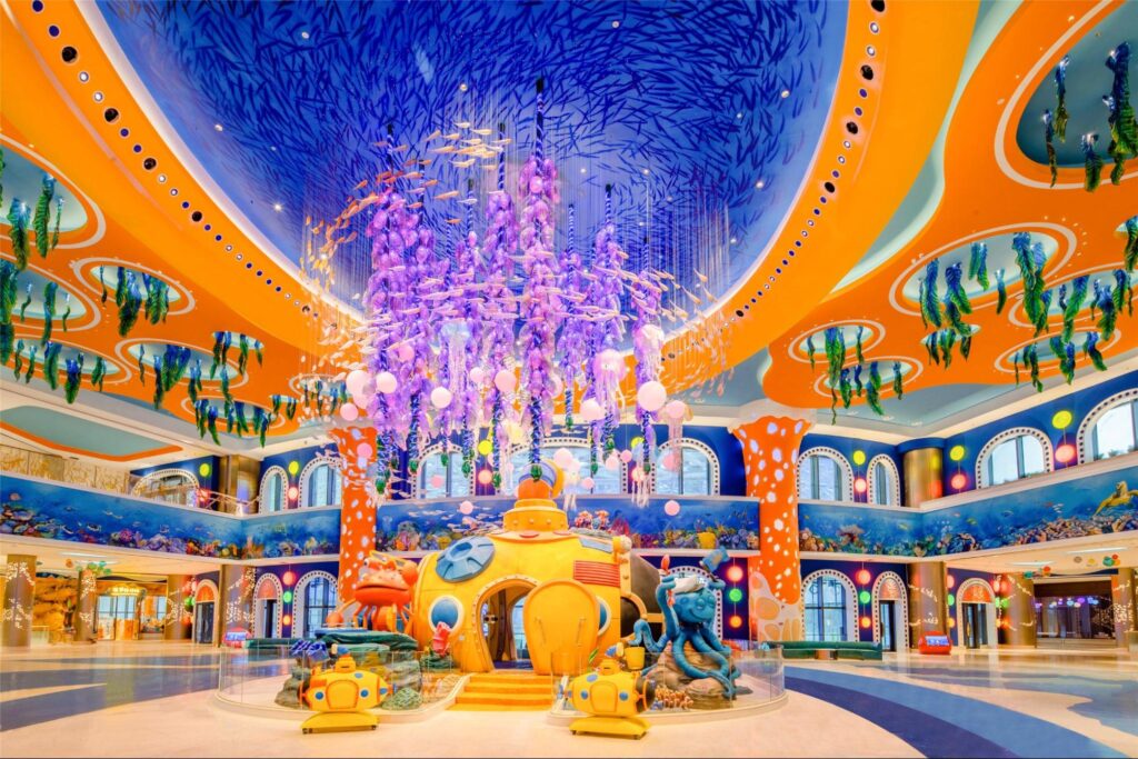 โถงล็อบบี้ของโรงแรม Chimelong Spaceship ที่โดดเด่นมาก ตกแต่งธีมโลกใต้ทะเลสุดแฟนตาซี