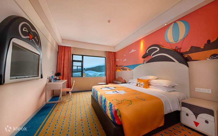 ห้องพักธีมเพนกวินภายใน Chimelong Penguin Hotel Zhuhai ตกแต่งสีสันสำหรับครอบครัว