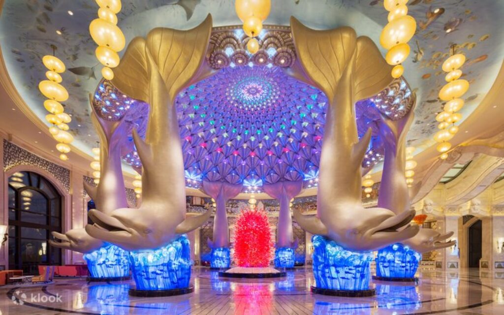 โถงล็อบบี้ Chimelong Hengqin Bay Hotel จูไห่ ดีไซน์ธีมมหาสมุทรหรูหรา