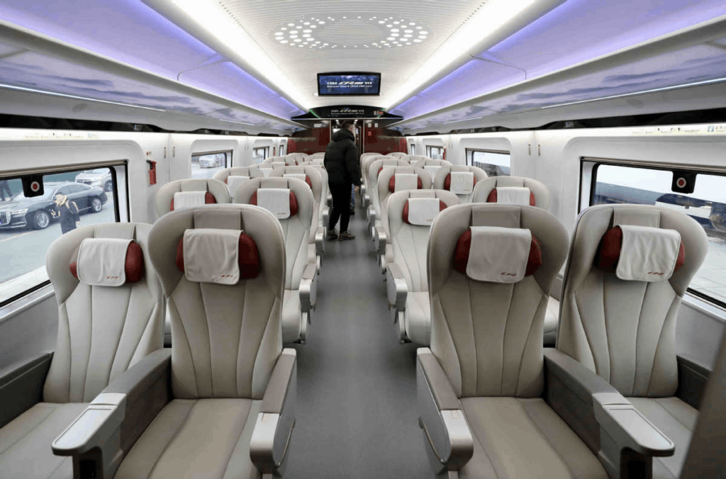 ภายในรถไฟความเร็วสูงจีน แบบที่นั่ง 2+2