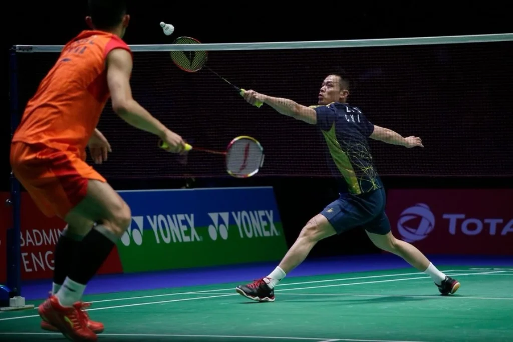หลิน ตัน (Lin Dan) หลิน ตัน (Lin Dan) สวมรองเท้าแบดมินตัน Yonex Power Cushion Comfort Z (Lin Dan Exclusive / Black-Red) ในศึก All England Open 2018 