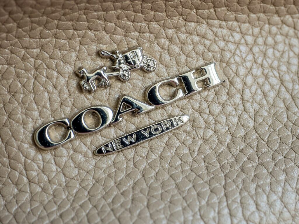 รู้จัก Coach แบรนด์กระเป๋าอเมริกันที่อยู่มา 80 กว่าปี