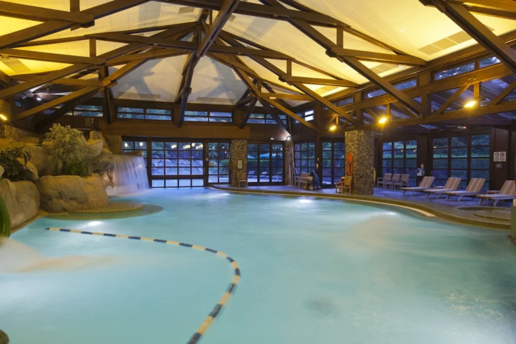 Disney Sequoia Lodge - Swimming Pool