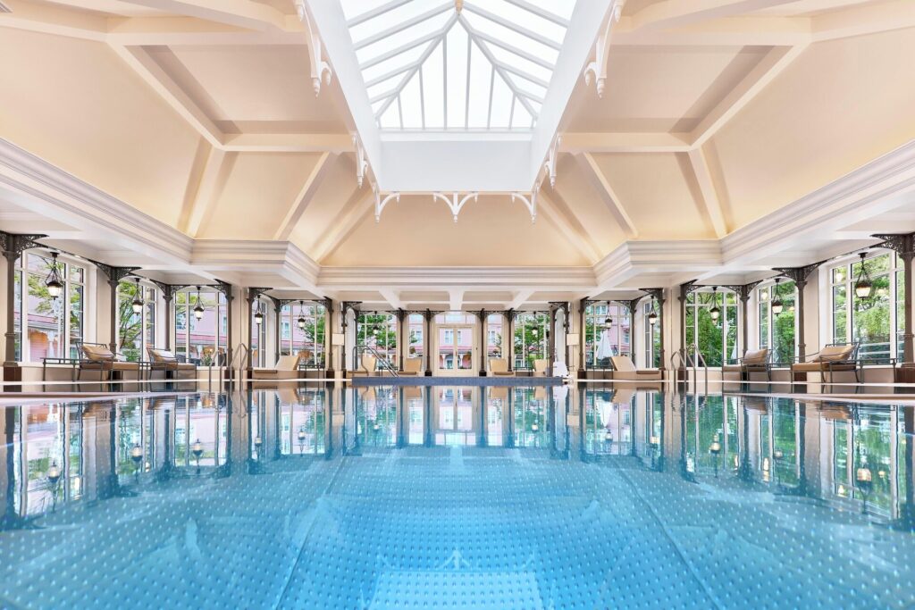 สระว่ายน้ำโรงแรม Disneyland® Hotel (ปารีส)
