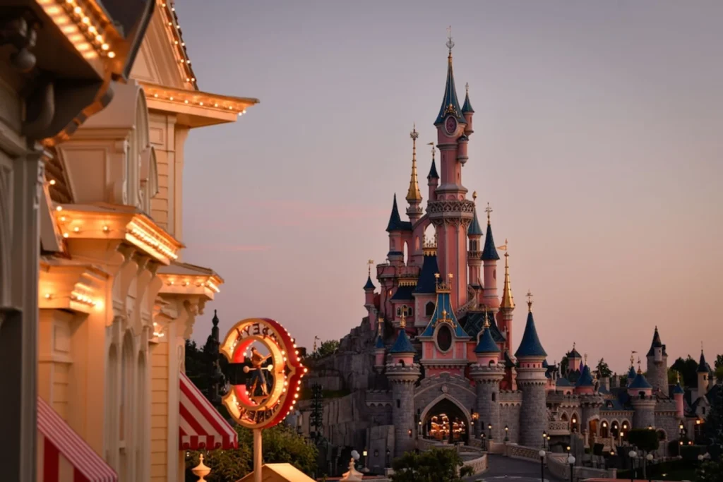 โรงแรม Disney Hotel New York – The Art of Marvel